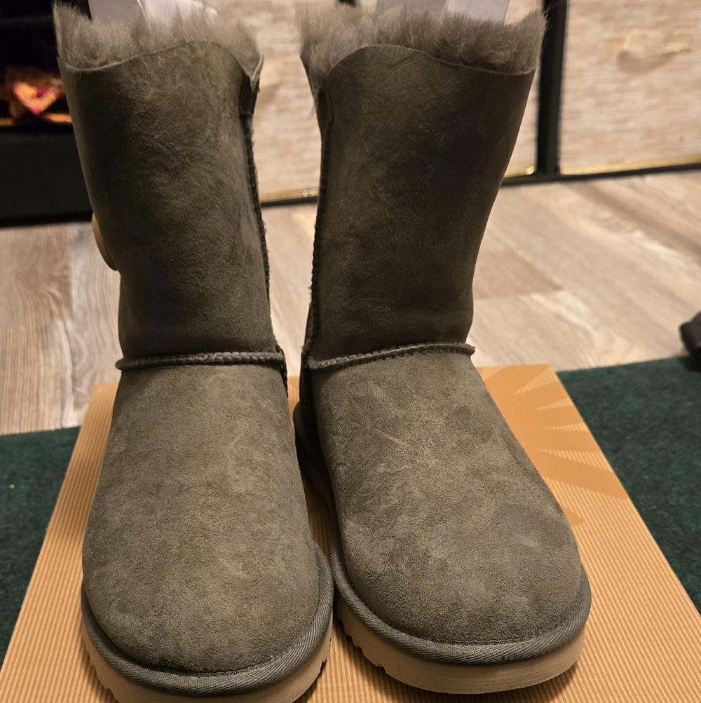 UGG Women's Classic Short Suede Boots in Olive